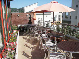 奥にはボックス席もございます